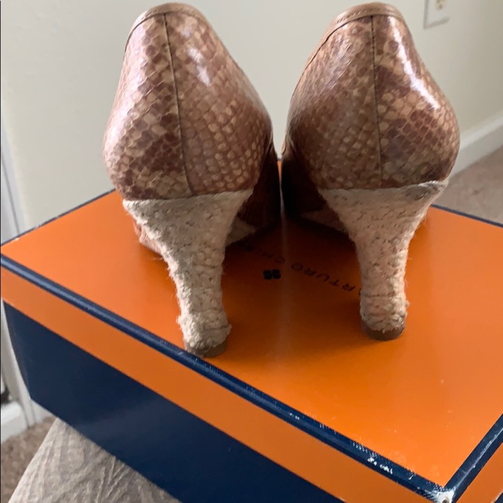 Shoes - Picture 2 of 4